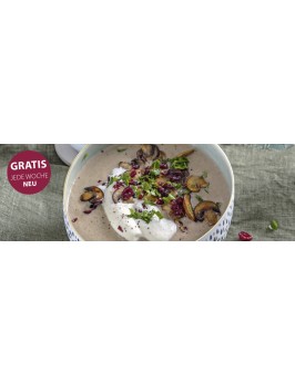Champignon-Cremesuppe mit Cranberry-Pilz-Topping und Sherrysahne