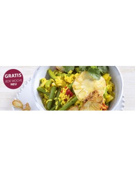 Grüne-Bohnen-Curry-Reistopf mit gebratenen Knoblauch-Scheiben