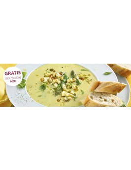 Grüne Spargelcremesuppe mit Mozzarella-Basilikum-Pinienkern-Topping