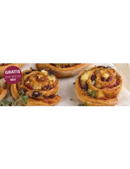 Rote Pizzaschnecken mit Zwiebel-Konfitüre und Brie