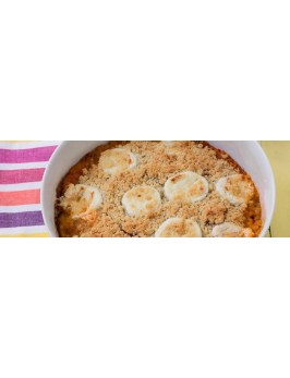 Tomaten-Ziegenkäse-Crumble mit grünem Salat