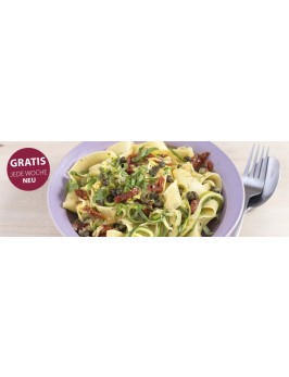 Mediterrane Zucchinipasta mit gerösteten Kapern