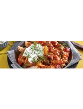 Paprikagulasch mit Vollkornnudeln und Dilljoghurt